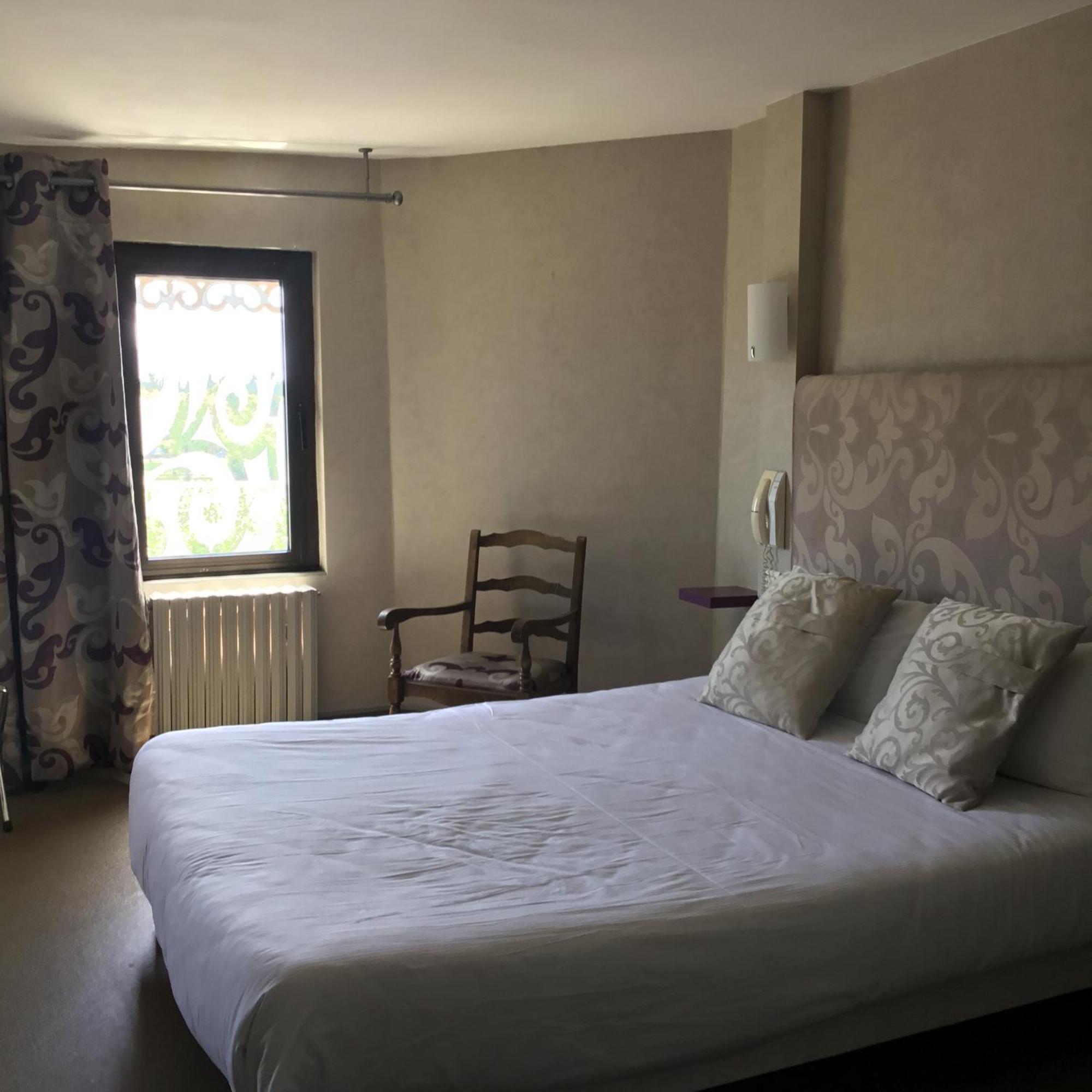 Hotel Le Pont Napoleon La Celle-sous-Gouzon Экстерьер фото